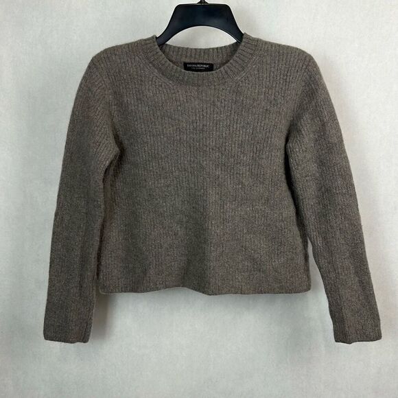 Banana Republic Gray Cropped Sweater Womens Sz Medium Crew Neck Ribbed - Picture 1 of 8